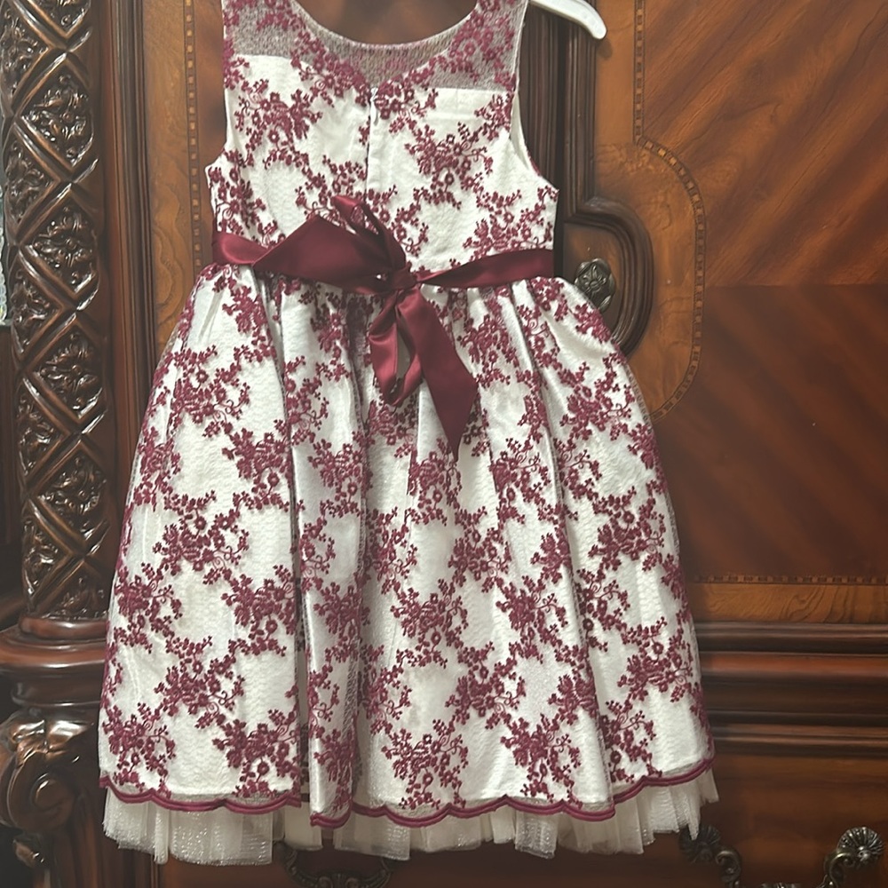 A beautiful flower dress - Picture 2 of 2